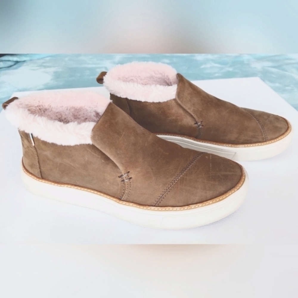 TOMS Paxton Slip-On Sneakers, Tan Suede with Pink Fur Lining, Women's 7.5, GUC